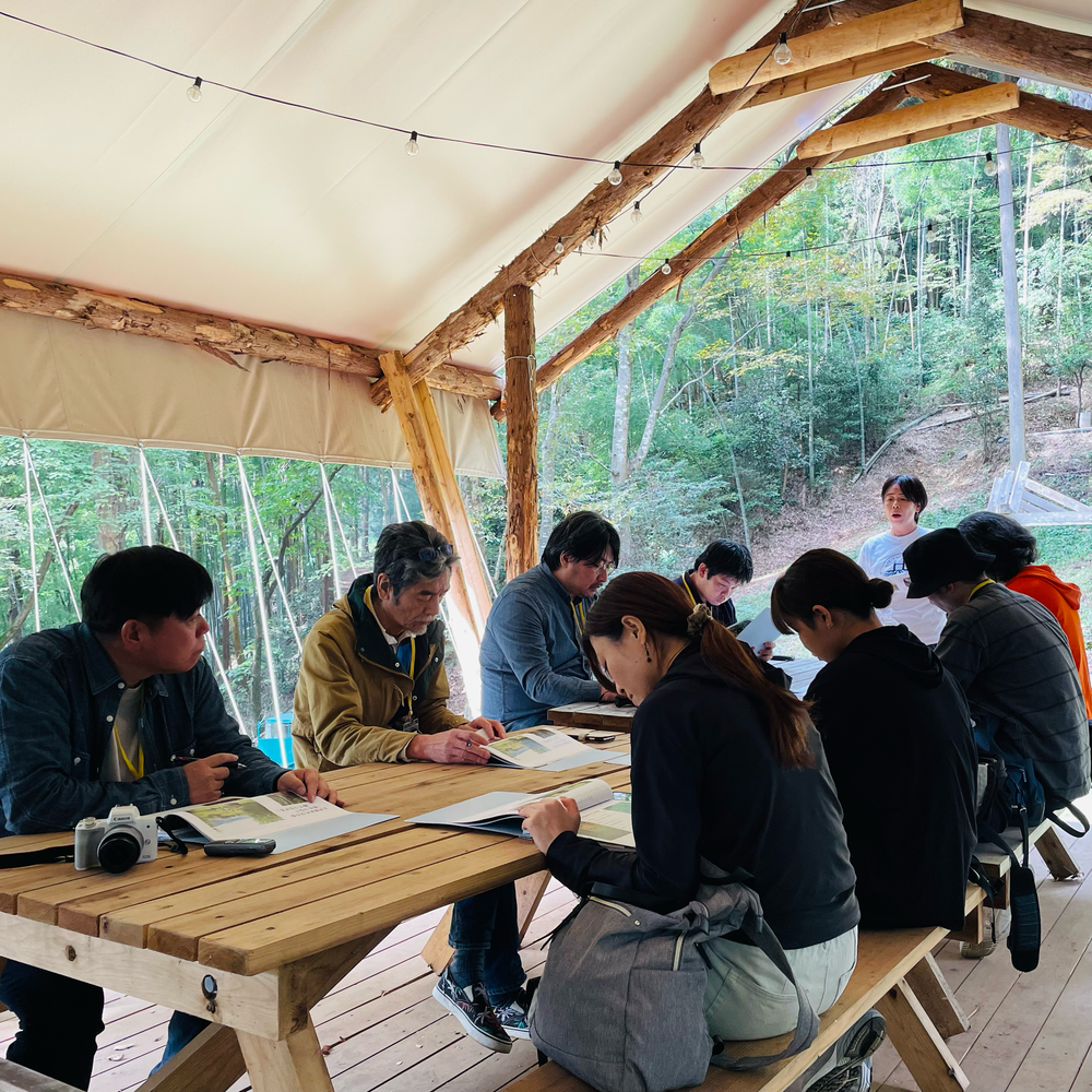 相模原市総合メディア戦略推進課が「中山間地域の自然とアートに触れるプレスツアー」をつちざわの森で開催しました。